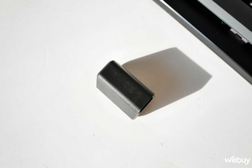 Trên tay bàn phím Razer DeathStalker V2 Pro và chuột Basilisk V3 Pro: Đúng chất một cặp bài trùng - Ảnh 4. Trên tay bàn phím Razer DeathStalker V2 Pro và chuột Basilisk V3 Pro: Đúng chất một cặp bài trùng - Ảnh 4.