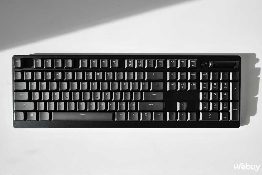 Trên tay bàn phím Razer DeathStalker V2 Pro và chuột Basilisk V3 Pro: Đúng chất một cặp bài trùng - Ảnh 5. Trên tay bàn phím Razer DeathStalker V2 Pro và chuột Basilisk V3 Pro: Đúng chất một cặp bài trùng - Ảnh 5.
