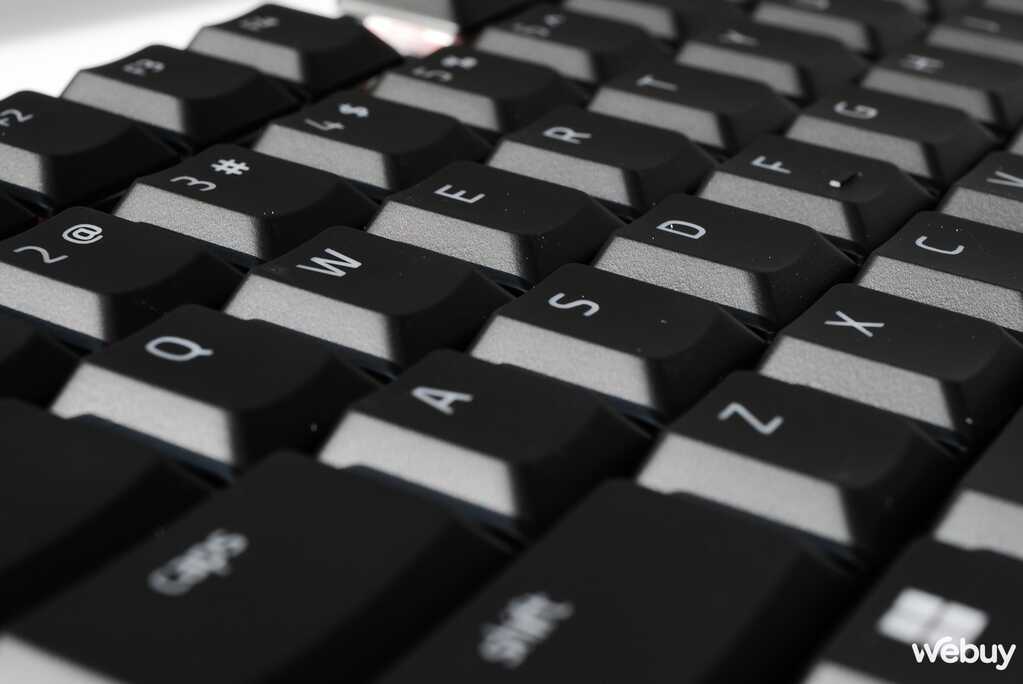 Trên tay bàn phím Razer DeathStalker V2 Pro và chuột Basilisk V3 Pro: Đúng chất một cặp bài trùng - Ảnh 8. Trên tay bàn phím Razer DeathStalker V2 Pro và chuột Basilisk V3 Pro: Đúng chất một cặp bài trùng - Ảnh 8.