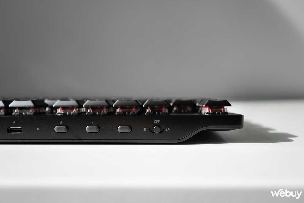 Trên tay bàn phím Razer DeathStalker V2 Pro và chuột Basilisk V3 Pro: Đúng chất một cặp bài trùng - Ảnh 9. Trên tay bàn phím Razer DeathStalker V2 Pro và chuột Basilisk V3 Pro: Đúng chất một cặp bài trùng - Ảnh 9.