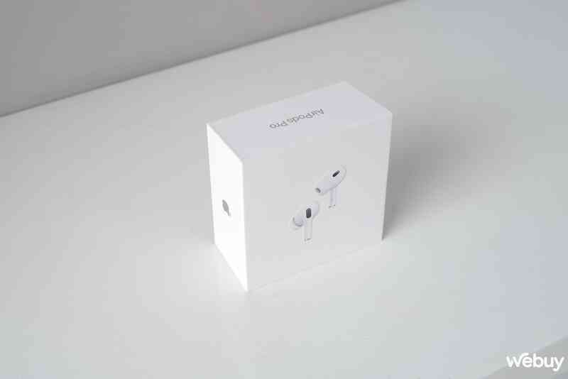 AirPods Pro 2022: Ngoại hình không đổi, nâng cấp mạnh về chống ồn và chất âm, mở bán trong tháng 11