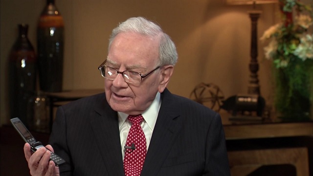 Điện thoại ‘cục gạch’ gắn bó nhiều năm với tỷ phú Warren Buffett