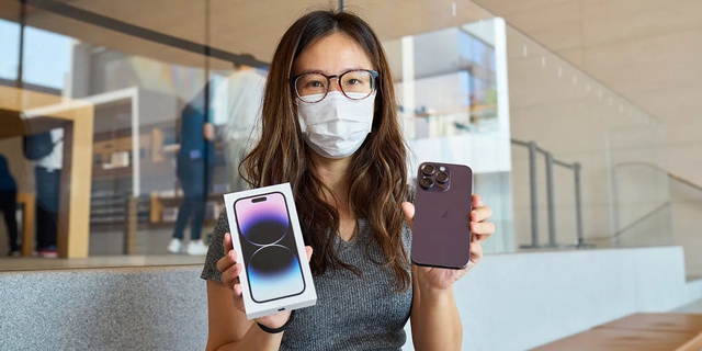 Người mua iPhone 14 chính hãng tại Việt Nam phải kích hoạt máy tại cửa hàng