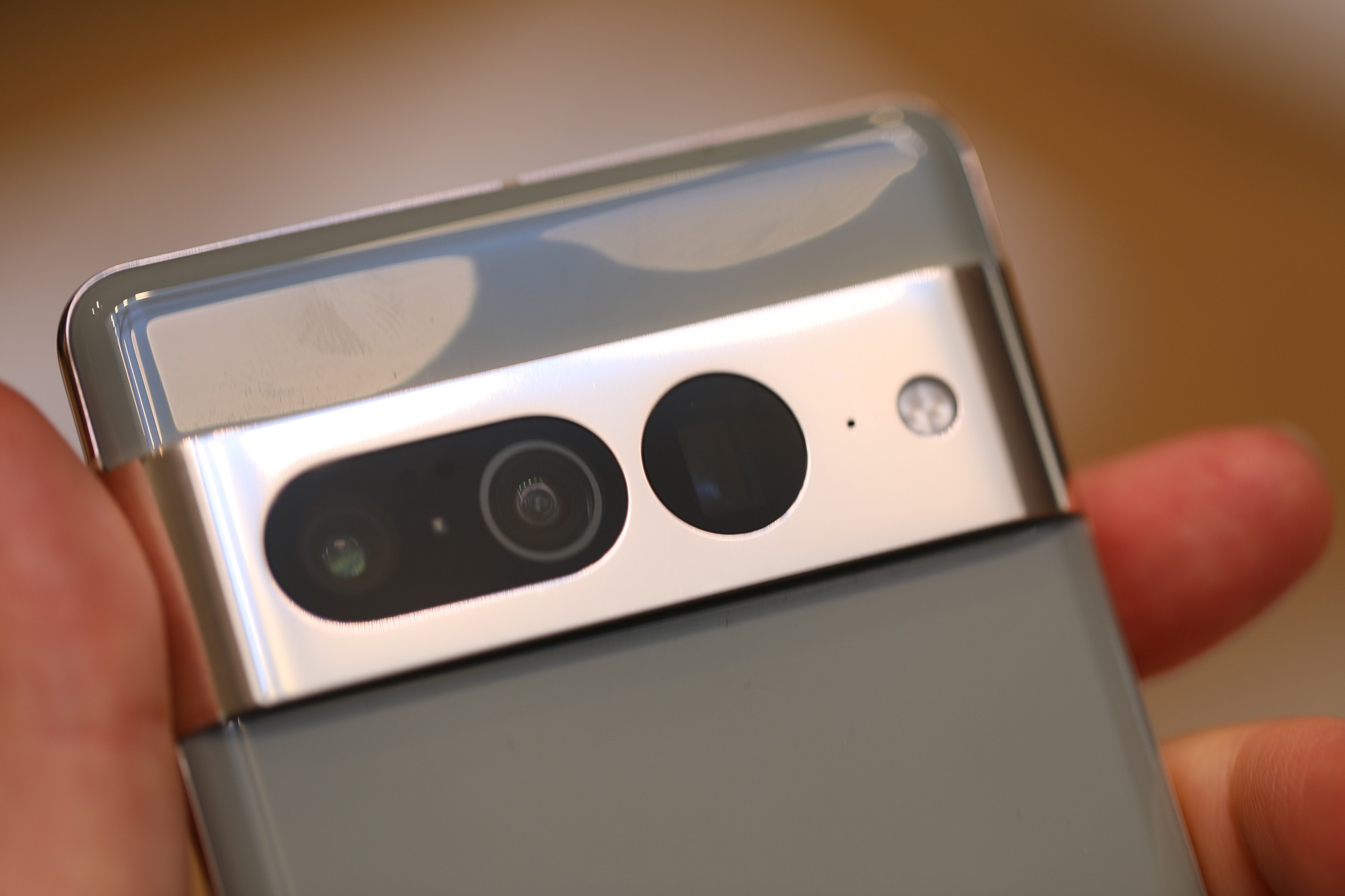 Bộ đôi Google Pixel 7 và Pixel 7 Pro chính thức ra mắt, thiết kế gần như không đổi, nâng cấp đáng kể khả năng chụp ảnh, quay phim - Ảnh 4. Bộ đôi Google Pixel 7 và Pixel 7 Pro chính thức ra mắt, thiết kế gần như không đổi, nâng cấp đáng kể khả năng chụp ảnh, quay phim - Ảnh 4.