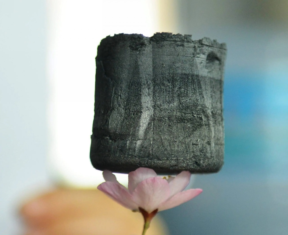 Aerogel, vật liệu có 99% là không khí nhưng lại 'cực kỳ mạnh'! - Ảnh 2. Aerogel, vật liệu có 99% là không khí nhưng lại 'cực kỳ mạnh'! - Ảnh 2.