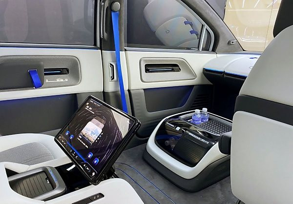 Bất ngờ trước những tiến bộ không tưởng của Trung Quốc về AI: Từ xe không người lái tới công tố viên AI, bạn ảo... - Ảnh 2. Bất ngờ trước những tiến bộ không tưởng của Trung Quốc về AI: Từ xe không người lái tới công tố viên AI, bạn ảo... - Ảnh 2.
