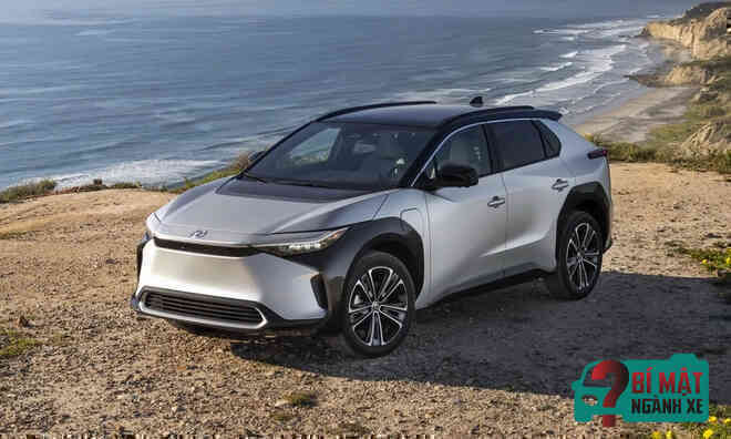 Xe điện 'đầu tay' vừa ra mắt đã dính lỗi nặng, Toyota vật lộn tìm cách sửa chữa
