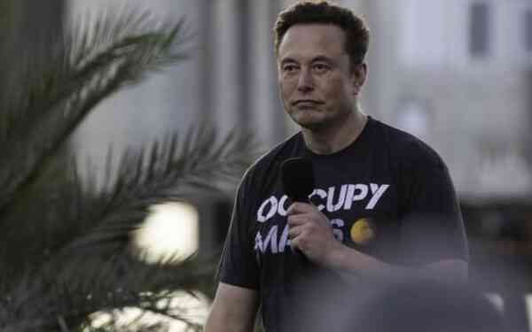 Elon Musk tuyên bố là CEO mới của Twitter