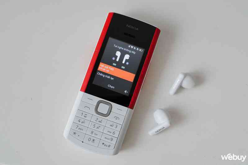 Mở hộp điện thoại "cục gạch" Nokia tích hợp tai nghe không dây, giá 1.79 triệu đồng - Ảnh 10. Mở hộp điện thoại "cục gạch" Nokia tích hợp tai nghe không dây, giá 1.79 triệu đồng - Ảnh 10.