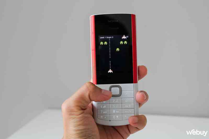 Mở hộp điện thoại "cục gạch" Nokia tích hợp tai nghe không dây, giá 1.79 triệu đồng - Ảnh 11. Mở hộp điện thoại "cục gạch" Nokia tích hợp tai nghe không dây, giá 1.79 triệu đồng - Ảnh 11.