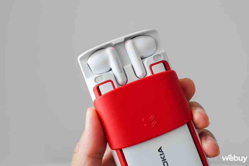 Mở hộp điện thoại "cục gạch" Nokia tích hợp tai nghe không dây, giá 1.79 triệu đồng - Ảnh 8. Mở hộp điện thoại "cục gạch" Nokia tích hợp tai nghe không dây, giá 1.79 triệu đồng - Ảnh 8.