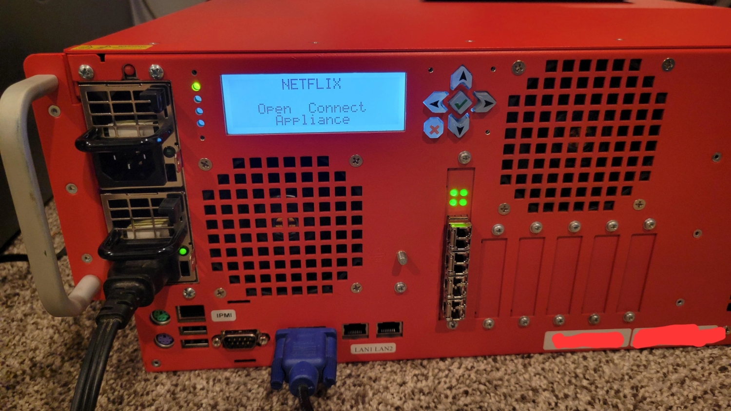 Người dùng Reddit may mắn sở hữu một máy chủ Netflix: cấu hình phổ thông nhưng ổ cứng siêu khủng