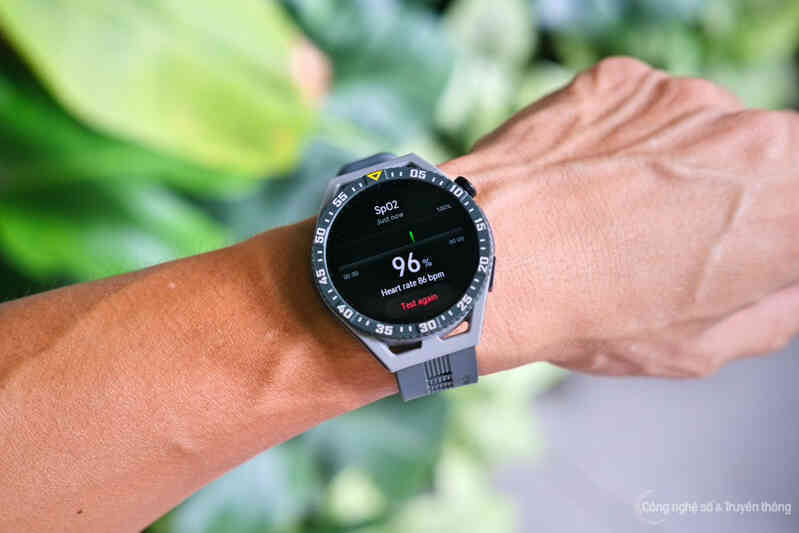 Bốn smartwatch giá dễ mua, đa tính năng hiện có trên thị trường