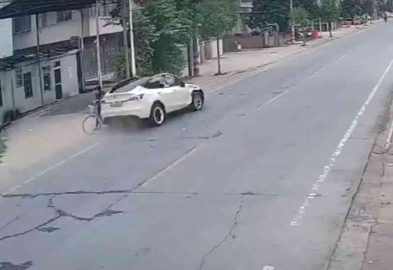 Trung Quốc điều tra vụ 'xe điên’ Tesla phi như tên bắn tông chết 2 người