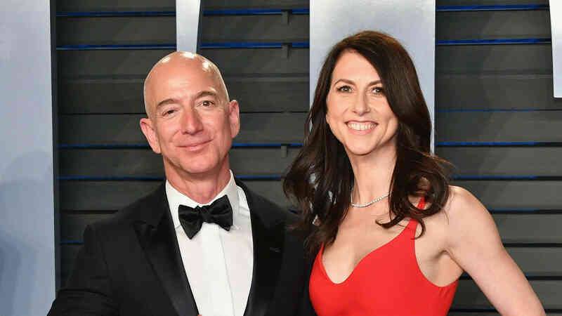 Vợ cũ cho đi tài sản mãi chưa hết, tỷ phú giàu thứ 4 thế giới Jeff Bezos khẳng định: Khó cho đi số tiền lớn một cách hiệu quả - Ảnh 3. Vợ cũ cho đi tài sản mãi chưa hết, tỷ phú giàu thứ 4 thế giới Jeff Bezos khẳng định: Khó cho đi số tiền lớn một cách hiệu quả - Ảnh 3.