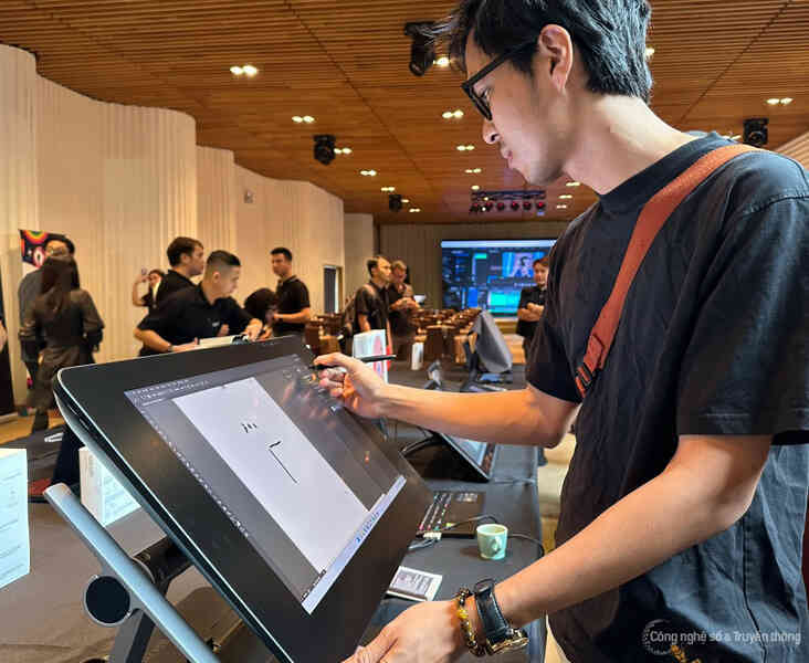 Bảng vẽ Wacom có giá gần trăm triệu tại Việt Nam