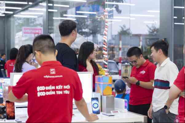 CellphoneS ưu đãi giảm đến 50% mừng 100 cửa hàng toàn quốc