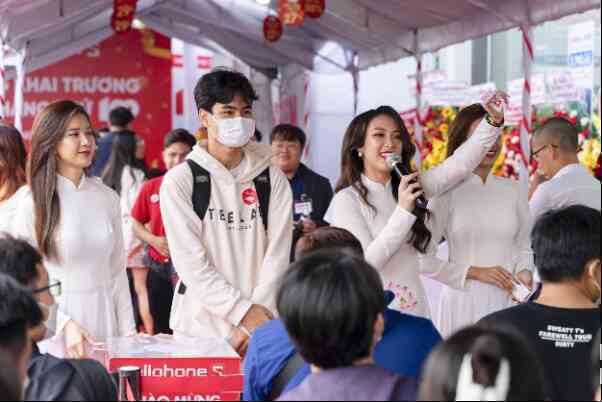 CellphoneS ưu đãi giảm đến 50% mừng 100 cửa hàng toàn quốc - Ảnh 2. CellphoneS ưu đãi giảm đến 50% mừng 100 cửa hàng toàn quốc - Ảnh 2.