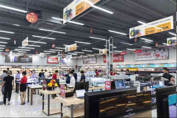 CellphoneS ưu đãi giảm đến 50% mừng 100 cửa hàng toàn quốc - Ảnh 4. CellphoneS ưu đãi giảm đến 50% mừng 100 cửa hàng toàn quốc - Ảnh 4.