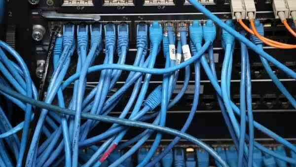 Khi những "gã khổng lồ" như Google, Meta, Netflix... cũng bị ép trả tiền Internet - Ảnh 1. Khi những "gã khổng lồ" như Google, Meta, Netflix... cũng bị ép trả tiền Internet - Ảnh 1.