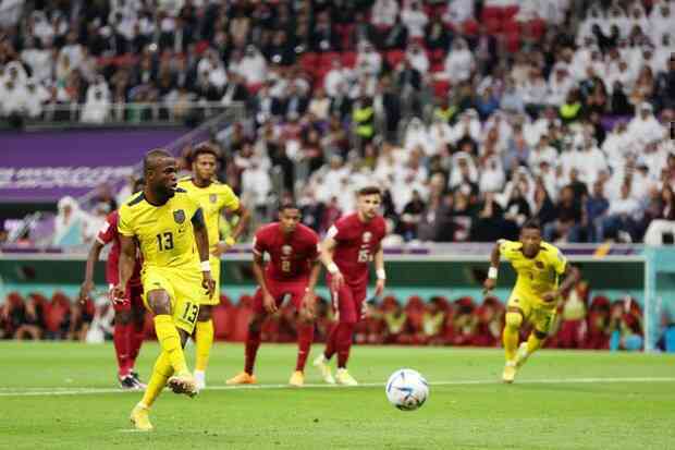 Enner Valencia, từ cậu bé vắt sữa bò, bị cảnh sát rượt trên sân đến người mở hàng World Cup 2022