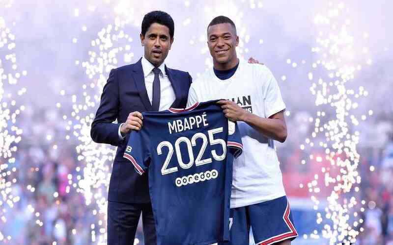 Tuổi 23 của cầu thủ triệu phú Kylian Mbappe:  Cầu thủ được trả lương cao nhất FIFA World Cup 2022, vượt mặt cả Messi lẫn Ronaldo, chi bộn tiền cho đam mê xe cộ, sưu tập giày hàng hiệu