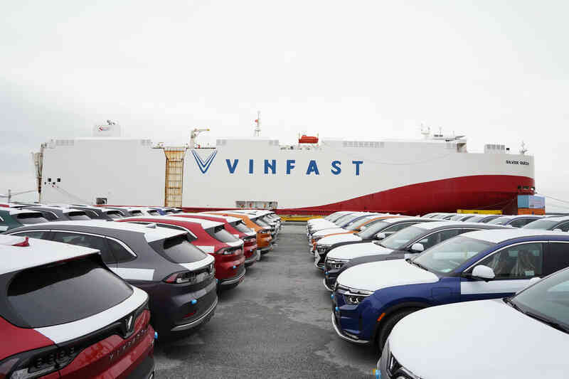 VinFast chính thức xuất khẩu lô xe ô tô điện đầu tiên 999 chiếc ra thế giới