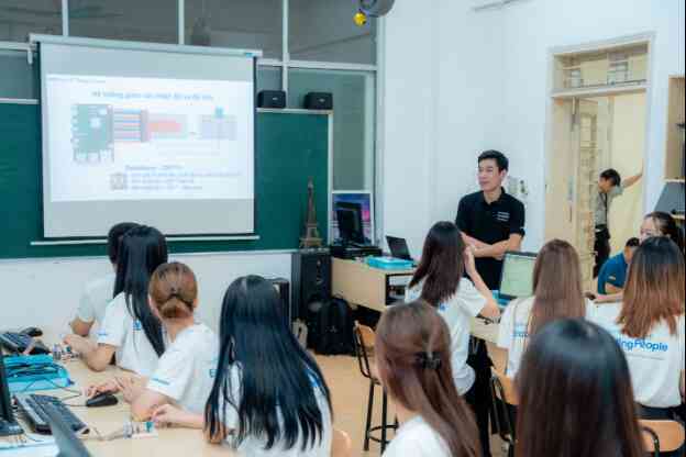 Doanh nghiệp gặp khó trong tuyển dụng nhân tài công nghệ vững kỹ năng