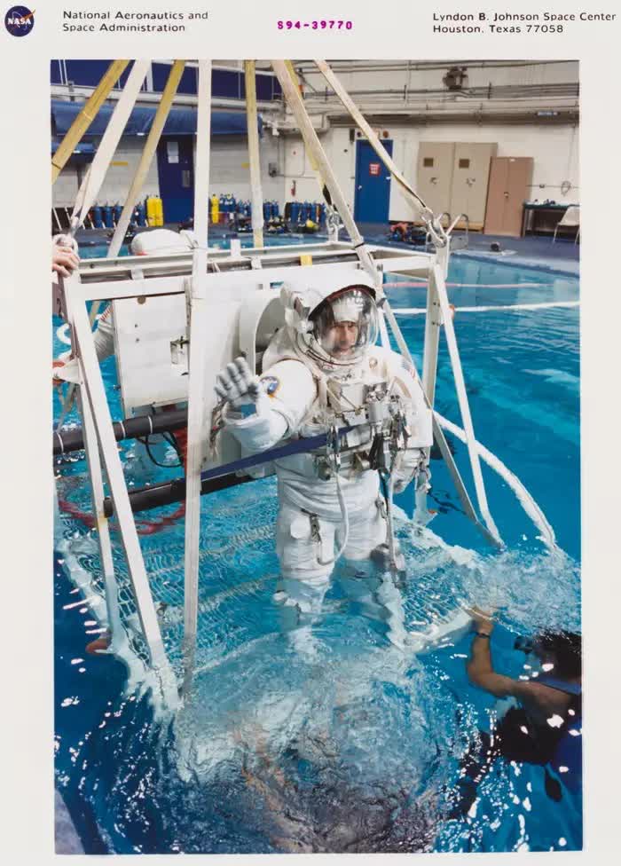 Đây là lý do tại sao chỉ có 360 người trở thành phi hành gia của NASA suốt 60 năm qua - Ảnh 4. Đây là lý do tại sao chỉ có 360 người trở thành phi hành gia của NASA suốt 60 năm qua - Ảnh 4.