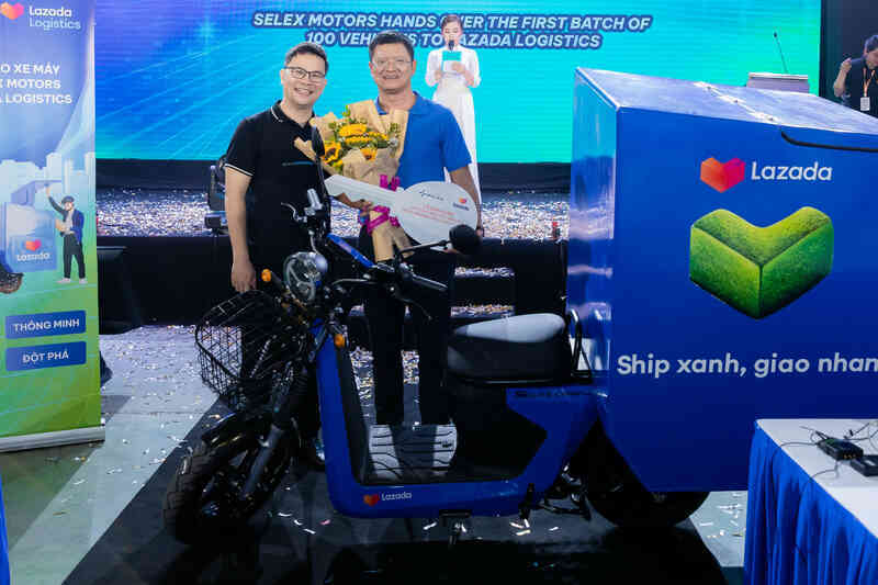 Startup xe điện ra mắt mẫu xe máy &quot;bán tải&quot; cho shipper: Lô đầu tiên bàn giao cho Lazada Logistics, người dùng không phải mua pin - Ảnh 2.