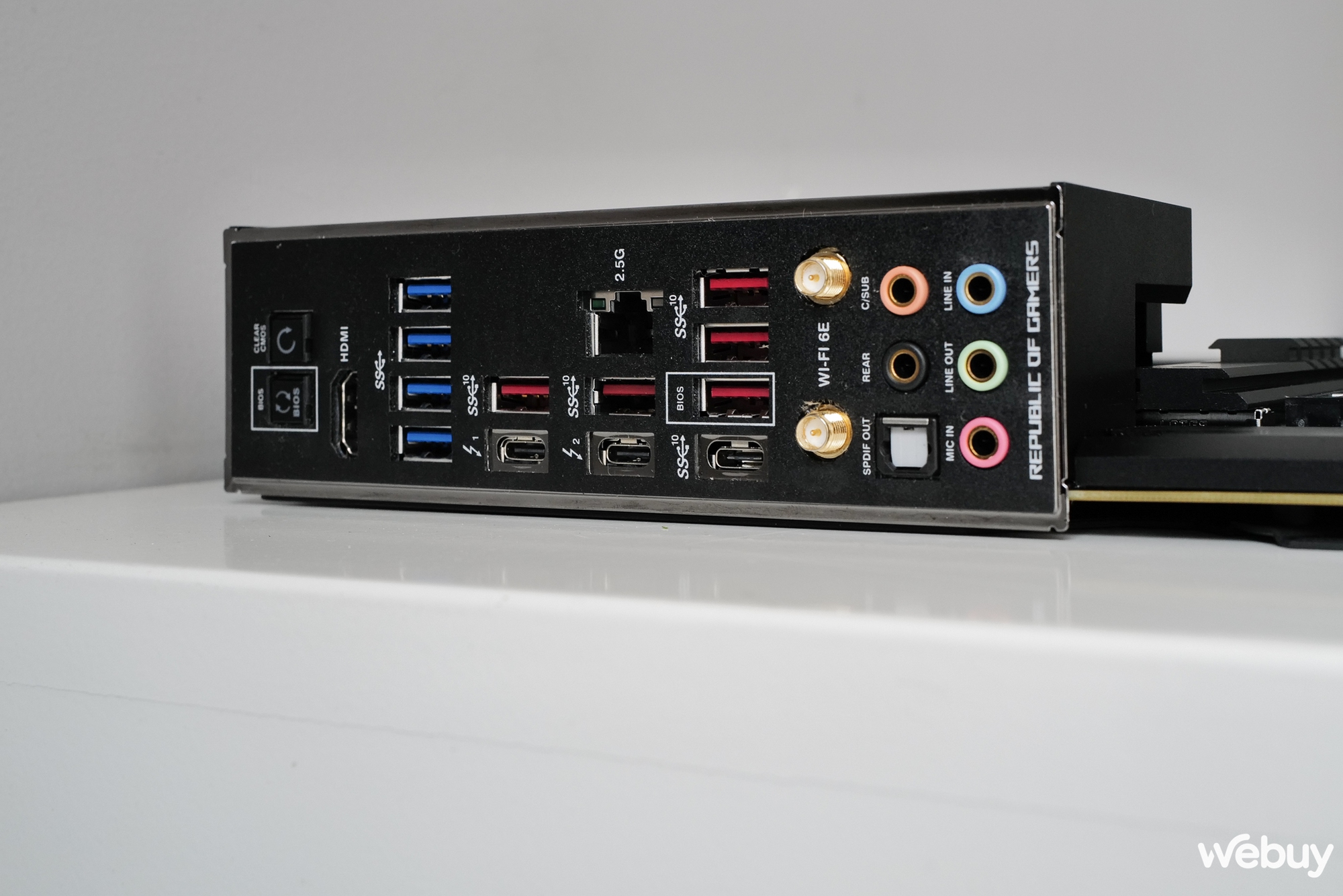 Mở hộp bo mạch chủ ASUS ROG Maximus Z790 Hero: Giá gần 20 triệu đồng, nhưng 'đắt có xắt ra miếng'? - Ảnh 13. Mở hộp bo mạch chủ ASUS ROG Maximus Z790 Hero: Giá gần 20 triệu đồng, nhưng 'đắt có xắt ra miếng'? - Ảnh 13.