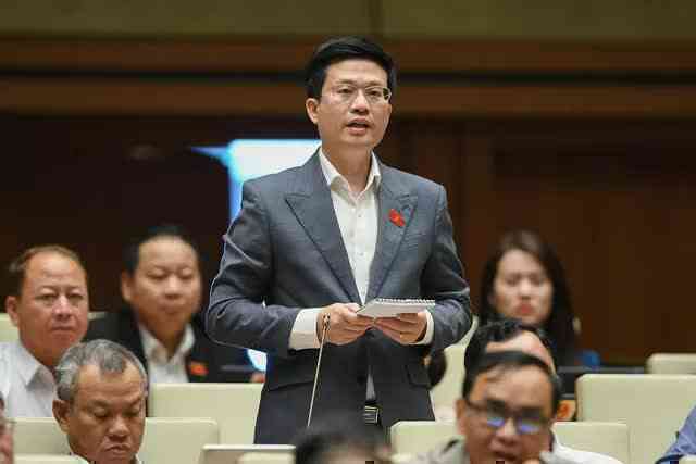 "Mỗi người Việt Nam có 4 tài khoản MXH, ngăn chặn tin xấu độc thực sự khó khăn"