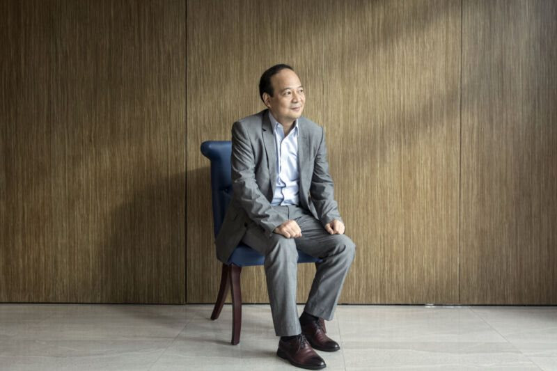 CATL và Robin Zheng: "Ông vua không ngai" của ngành sản xuất pin, nắm giữ 35% pin xe điện toàn cầu - Ảnh 2. CATL và Robin Zheng: "Ông vua không ngai" của ngành sản xuất pin, nắm giữ 35% pin xe điện toàn cầu - Ảnh 2.