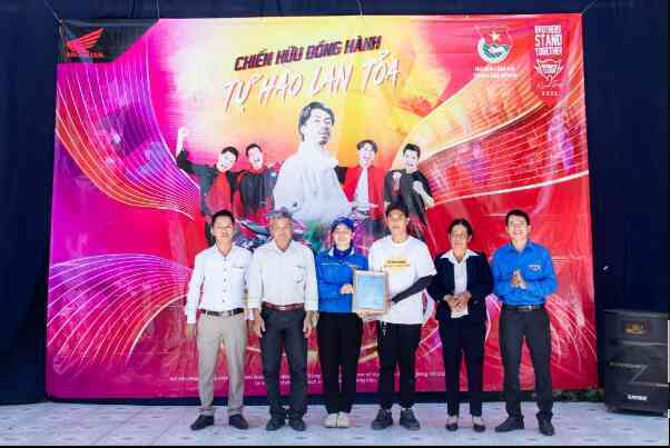 Liên Minh Winer - Bức tranh xanh vẽ từ những gam màu khác biệt - Ảnh 3. Liên Minh Winer - Bức tranh xanh vẽ từ những gam màu khác biệt - Ảnh 3.