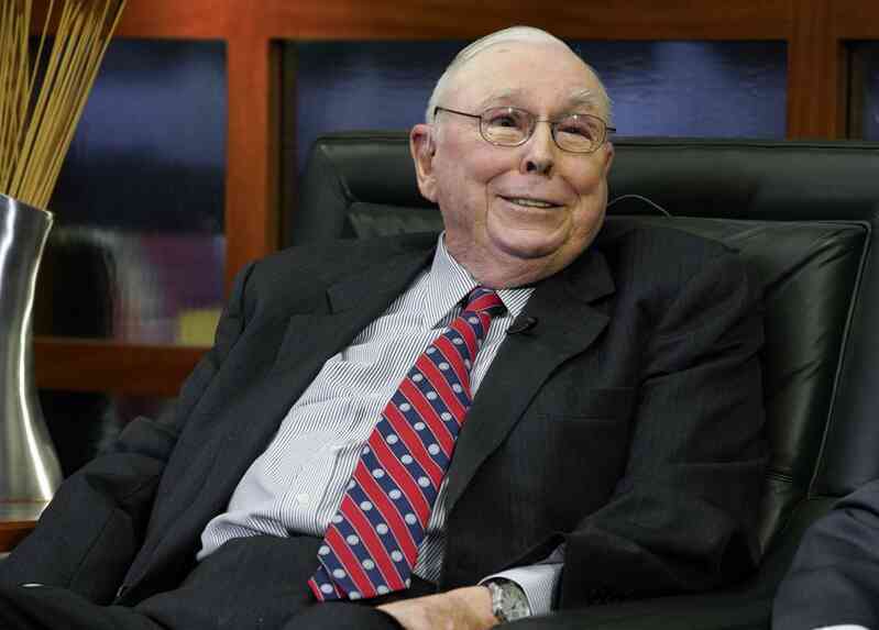 Nhà đầu tư đại tài Charlie Munger: Khi một người sắp giàu có, họ bộc lộ 3 dấu hiệu ‘khác thường’