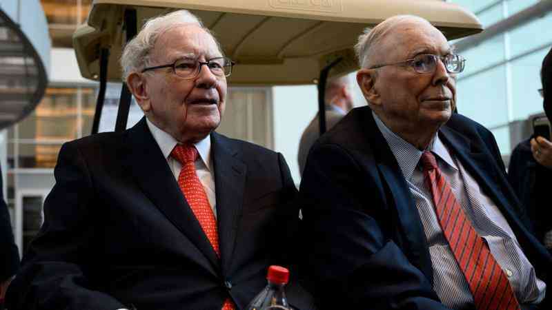 Nhà đầu tư đại tài Charlie Munger: Khi một người sắp giàu có, họ bộc lộ 3 dấu hiệu ‘khác thường’ - Ảnh 2. Nhà đầu tư đại tài Charlie Munger: Khi một người sắp giàu có, họ bộc lộ 3 dấu hiệu ‘khác thường’ - Ảnh 2.