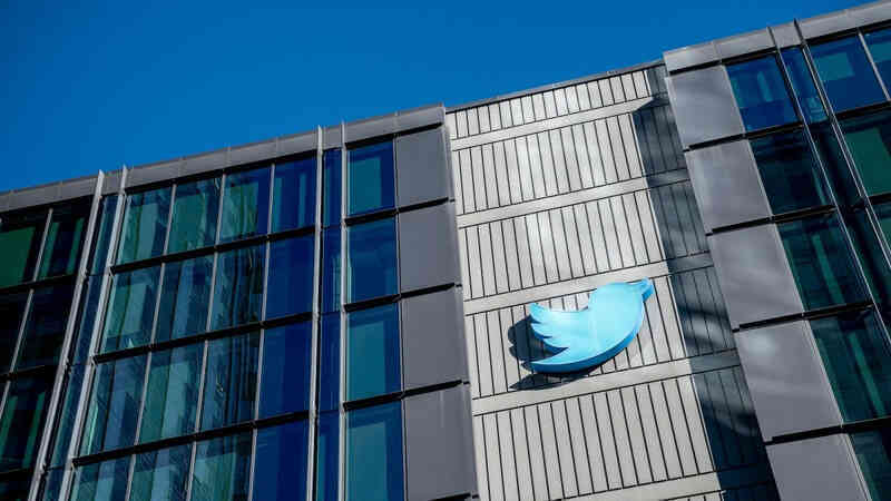 Chuyện gì đang xảy ra với Twitter: Thanh lý hàng loạt đồ đạc tại trụ sở chính, từ logo chim xanh đến máy pha cà phê - Ảnh 2. Chuyện gì đang xảy ra với Twitter: Thanh lý hàng loạt đồ đạc tại trụ sở chính, từ logo chim xanh đến máy pha cà phê - Ảnh 2.