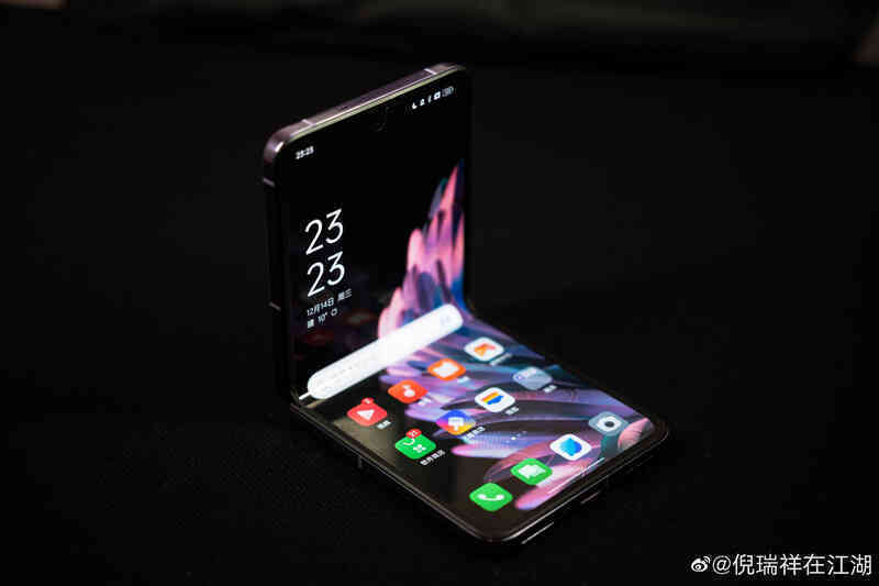 OPPO ra mắt smartphone gập giống Galaxy Z Flip nhưng có màn hình lớn hơn, giá từ 20,2 triệu đồng
