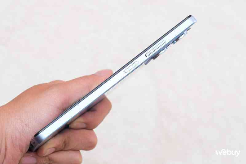 Trên tay Redmi Note 12 Pro tại VN: Thiết kế vuông vắn, chip Dimensity 1080 mới, giá chỉ từ 6 triệu đồng - Ảnh 4. Trên tay Redmi Note 12 Pro tại VN: Thiết kế vuông vắn, chip Dimensity 1080 mới, giá chỉ từ 6 triệu đồng - Ảnh 4.