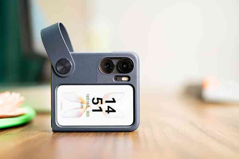 Ảnh thực tế OPPO Find N2 Flip: Đây là cách OPPO "đối mặt" Samsung! - Ảnh 14. Ảnh thực tế OPPO Find N2 Flip: Đây là cách OPPO "đối mặt" Samsung! - Ảnh 14.