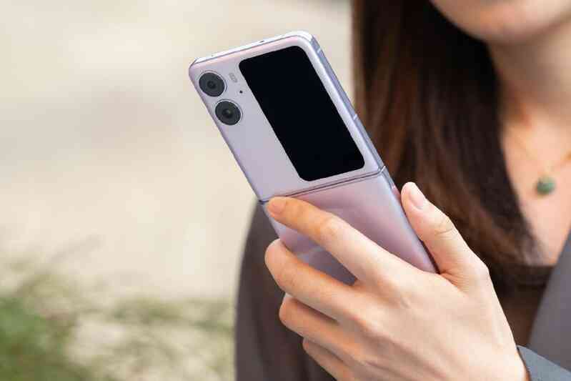 Ảnh thực tế OPPO Find N2 Flip: Đây là cách OPPO "đối mặt" Samsung! - Ảnh 15. Ảnh thực tế OPPO Find N2 Flip: Đây là cách OPPO "đối mặt" Samsung! - Ảnh 15.