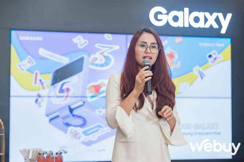Chơi hàng độc mùa Noel năm nay với các bộ phụ kiện, sticker độc đáo của Galaxy Z Flip4 tại cửa hàng trải nghiệm Samsung - Ảnh 12. Chơi hàng độc mùa Noel năm nay với các bộ phụ kiện, sticker độc đáo của Galaxy Z Flip4 tại cửa hàng trải nghiệm Samsung - Ảnh 12.