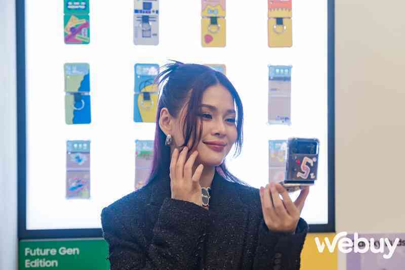Chơi hàng độc mùa Noel năm nay với các bộ phụ kiện, sticker độc đáo của Galaxy Z Flip4 tại cửa hàng trải nghiệm Samsung - Ảnh 17. Chơi hàng độc mùa Noel năm nay với các bộ phụ kiện, sticker độc đáo của Galaxy Z Flip4 tại cửa hàng trải nghiệm Samsung - Ảnh 17.