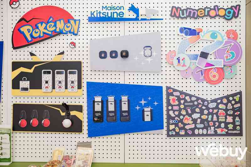 Chơi hàng độc mùa Noel năm nay với các bộ phụ kiện, sticker độc đáo của Galaxy Z Flip4 tại cửa hàng trải nghiệm Samsung - Ảnh 5. Chơi hàng độc mùa Noel năm nay với các bộ phụ kiện, sticker độc đáo của Galaxy Z Flip4 tại cửa hàng trải nghiệm Samsung - Ảnh 5.