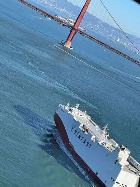 Con tàu chở 999 xe VinFast VF8 đã cập cảng California (Mỹ) - Ảnh 3. Con tàu chở 999 xe VinFast VF8 đã cập cảng California (Mỹ) - Ảnh 3.