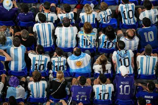 Món đồ được săn lùng nhất World Cup: Cả ngàn chiếc cũng không đủ, khiến các cầu thủ cũng phải cạnh tranh khốc liệt mới có được