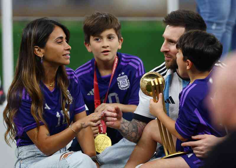 Sự thật bức ảnh con Messi ngất xỉu trên khán đài khi bố vô địch World Cup 2022