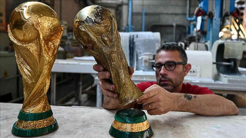 Sự thật thú vị về Cúp vàng World Cup: chiếc cúp Messi nhận được chỉ là bản sao và FIFA sắp thay cúp mới vì... không còn đủ chỗ khắc tên cho nhà vô địch - Ảnh 2.