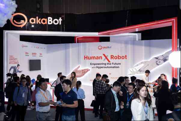 CEO akaBot: Liên minh người và máy: Công nghệ song hành kiến tạo cuộc sống hạnh phúc hơn - Ảnh 3. CEO akaBot: Liên minh người và máy: Công nghệ song hành kiến tạo cuộc sống hạnh phúc hơn - Ảnh 3.