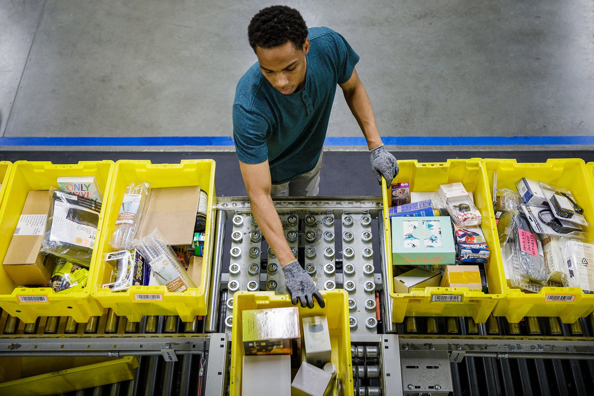 Ác mộng của nhân viên Amazon: Có người 20 tuổi nhưng trông không khác gì ngoài 50 - Ảnh 5. Ác mộng của nhân viên Amazon: Có người 20 tuổi nhưng trông không khác gì ngoài 50 - Ảnh 5.